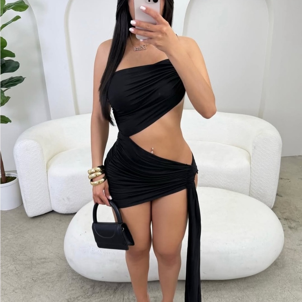 Elegant Black Strapless Dress